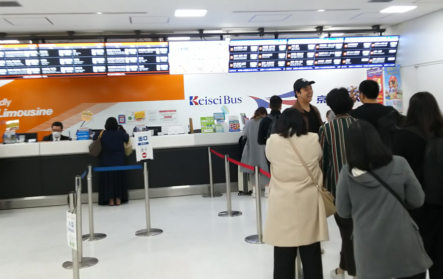 東京シャトル アクセス成田 リムジンも入り乱れ混戦模様の空港バス 世界食堂